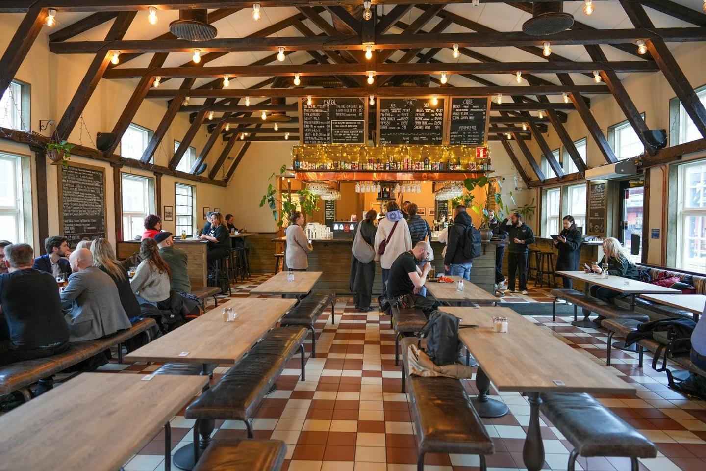 Inside Ölstugan Tullen Kville